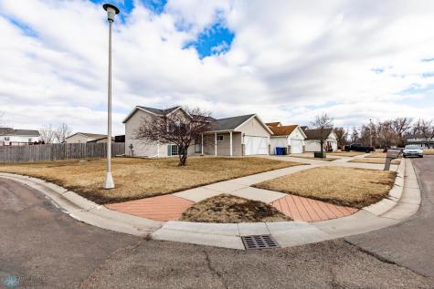 3904 34 Street S Fargo ND 58104