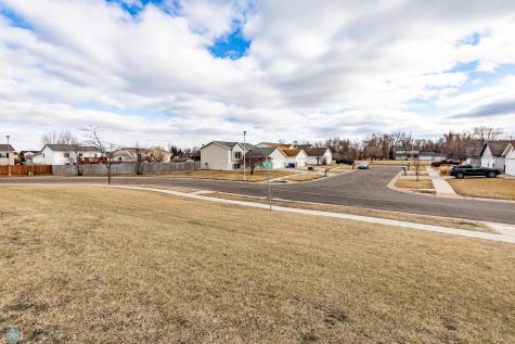 3904 34 Street S Fargo ND 58104