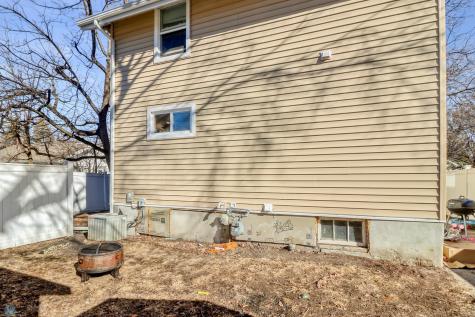 830 Kennedy Court N Fargo ND 58102