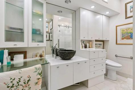 1235 Yale Place Minneapolis MN 55403