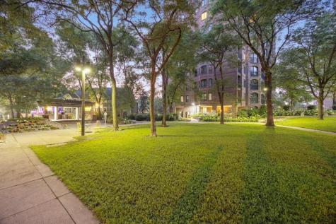 1235 Yale Place Minneapolis MN 55403
