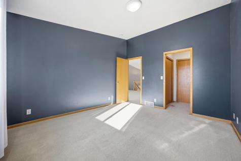 4274 39 1/2 Avenue S Fargo ND 58104