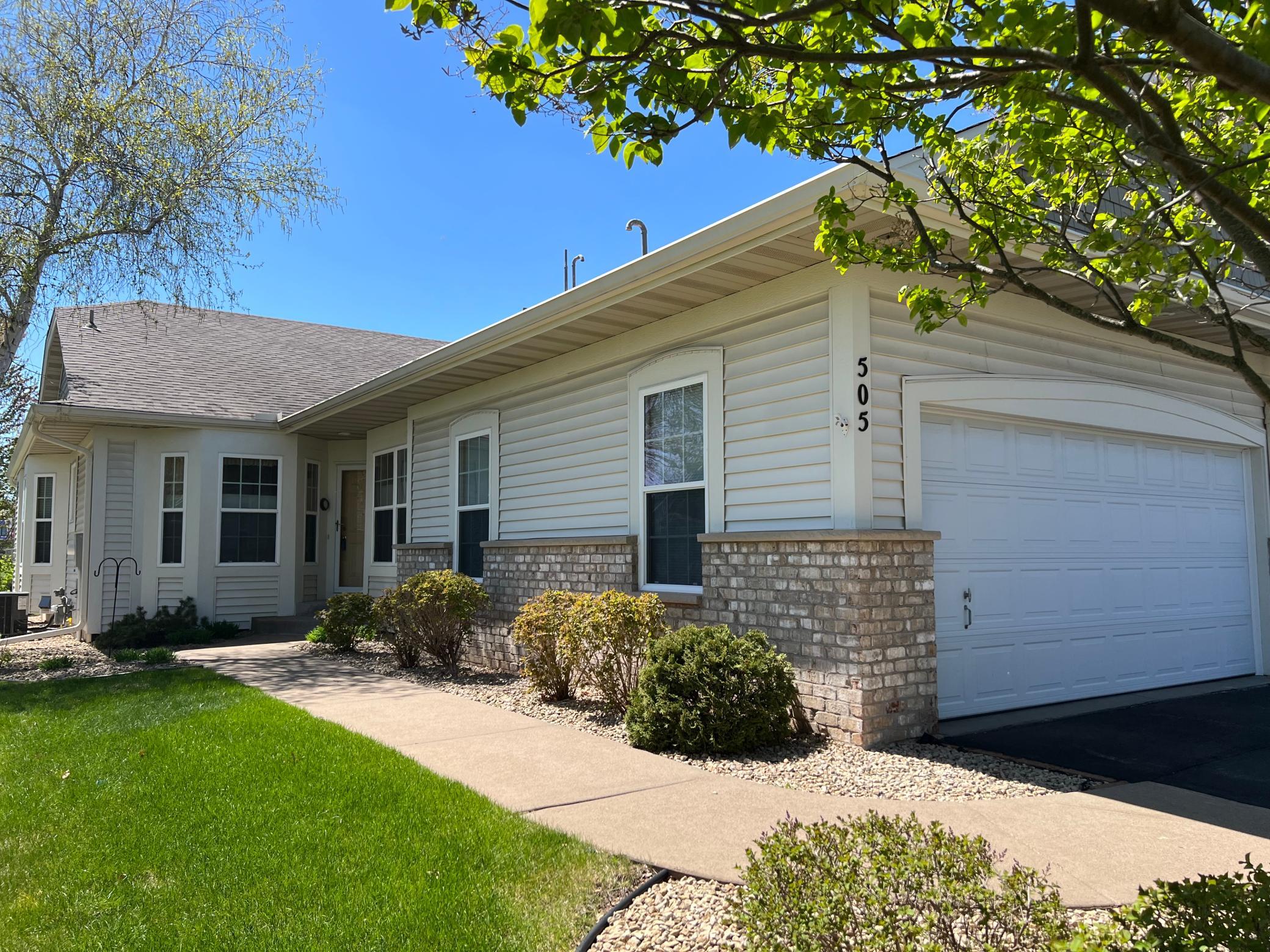 505 Holly Lane N Oakdale MN 55128