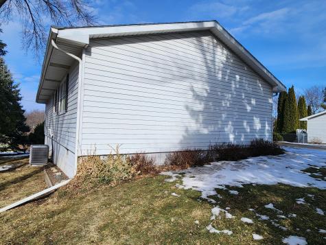 105 E Hawthorne Street Albert Lea MN 56007
