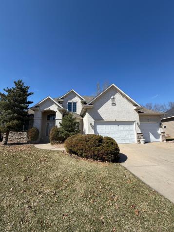 8304 9TH Street N Oakdale MN 55128