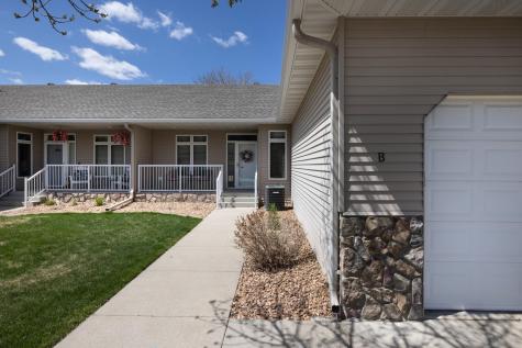 3260 40th Avenue S Fargo ND 58104