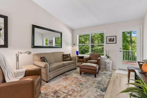 913 Oakwood Heights Circle Eagan MN 55123