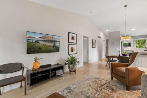 913 Oakwood Heights Circle Eagan MN 55123