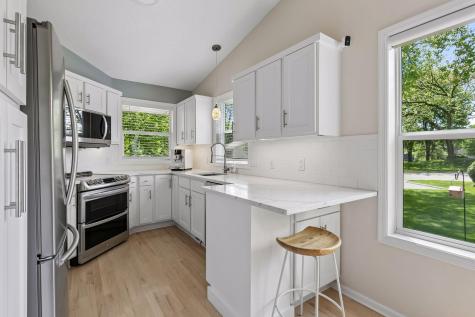 913 Oakwood Heights Circle Eagan MN 55123