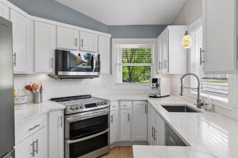 913 Oakwood Heights Circle Eagan MN 55123