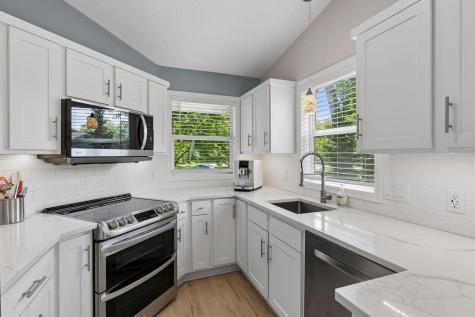 913 Oakwood Heights Circle Eagan MN 55123