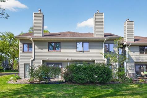 24 Elton Ridge Court NW Rochester MN 55901