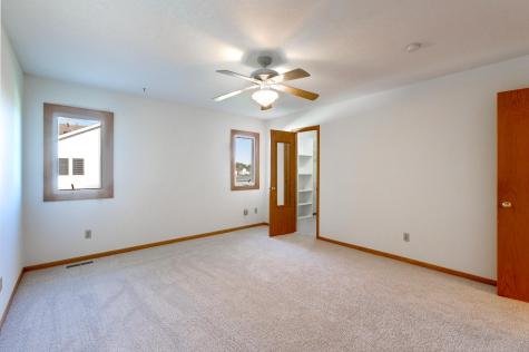 564 Monnens Avenue Shakopee MN 55379