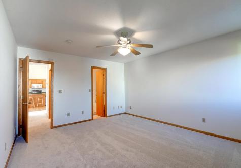 564 Monnens Avenue Shakopee MN 55379