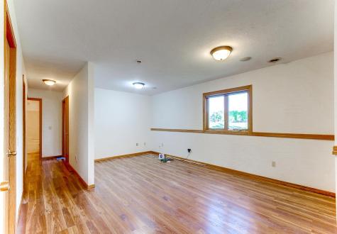 564 Monnens Avenue Shakopee MN 55379