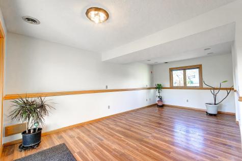 564 Monnens Avenue Shakopee MN 55379