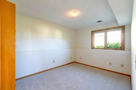 564 Monnens Avenue Shakopee MN 55379