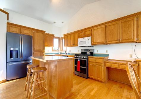 564 Monnens Avenue Shakopee MN 55379