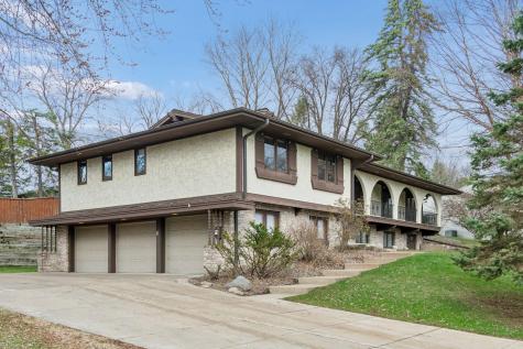 1815 Noble Drive N Golden Valley MN 55422