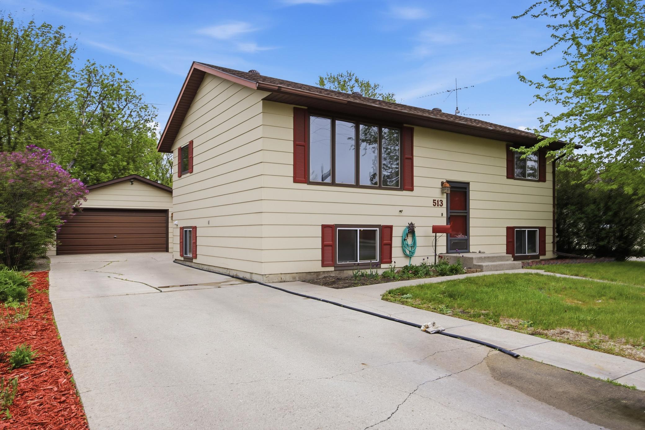 513 N 19 Ave N Fargo ND 58102