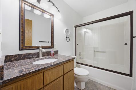 513 N 19 Ave N Fargo ND 58102