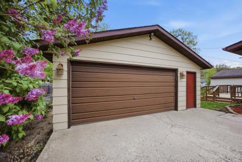 513 N 19 Ave N Fargo ND 58102