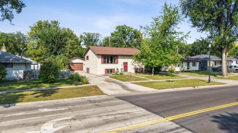513 N 19 Ave N Fargo ND 58102