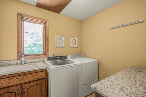 8906 Ashley Terrace Brooklyn Park MN 55443