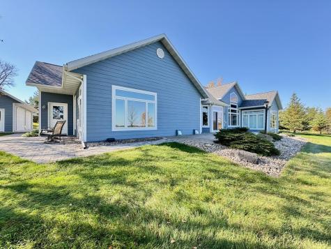 37654 S Eagle Lake Road Battle Lake MN 56515