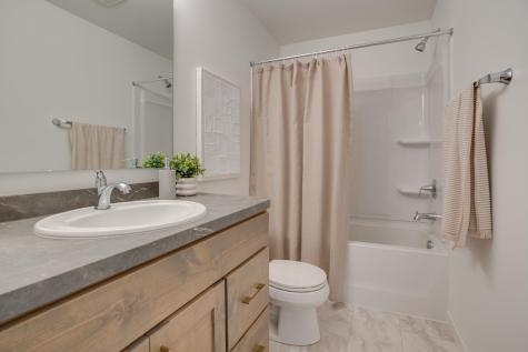 6737 32 Street S Fargo ND 58104