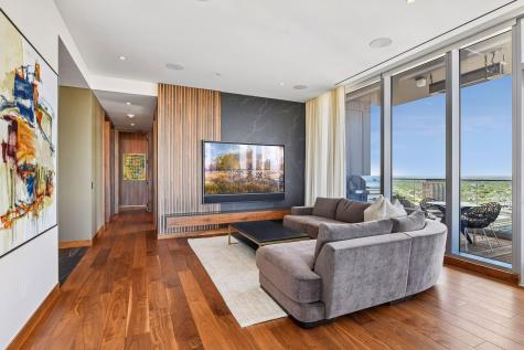 255 Hennepin Avenue Minneapolis MN 55408