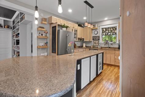 429 9th Avenue S Fargo ND 58103
