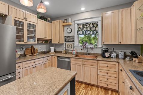 429 9th Avenue S Fargo ND 58103