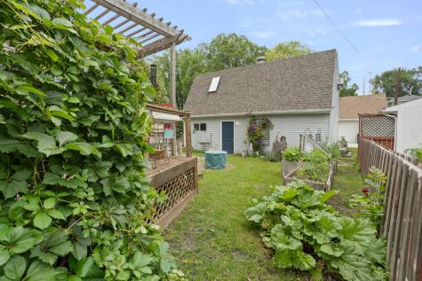 429 9th Avenue S Fargo ND 58103