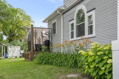 429 9th Avenue S Fargo ND 58103
