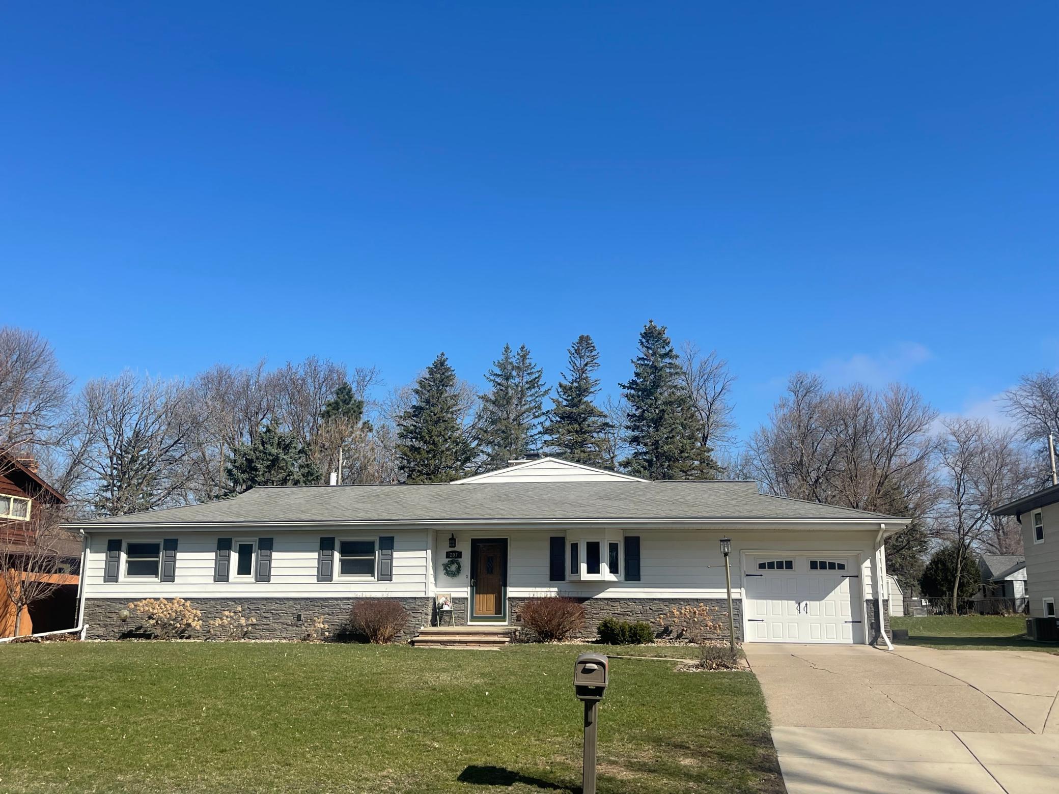207 E Hollett Street Tracy MN 56175