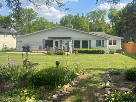 207 E Hollett Street Tracy MN 56175