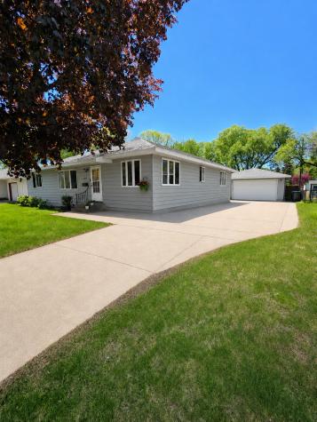 2908 Roosevelt Street NE Saint Anthony MN 55418