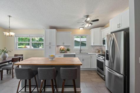 3098 Evelyn Street Roseville MN 55113