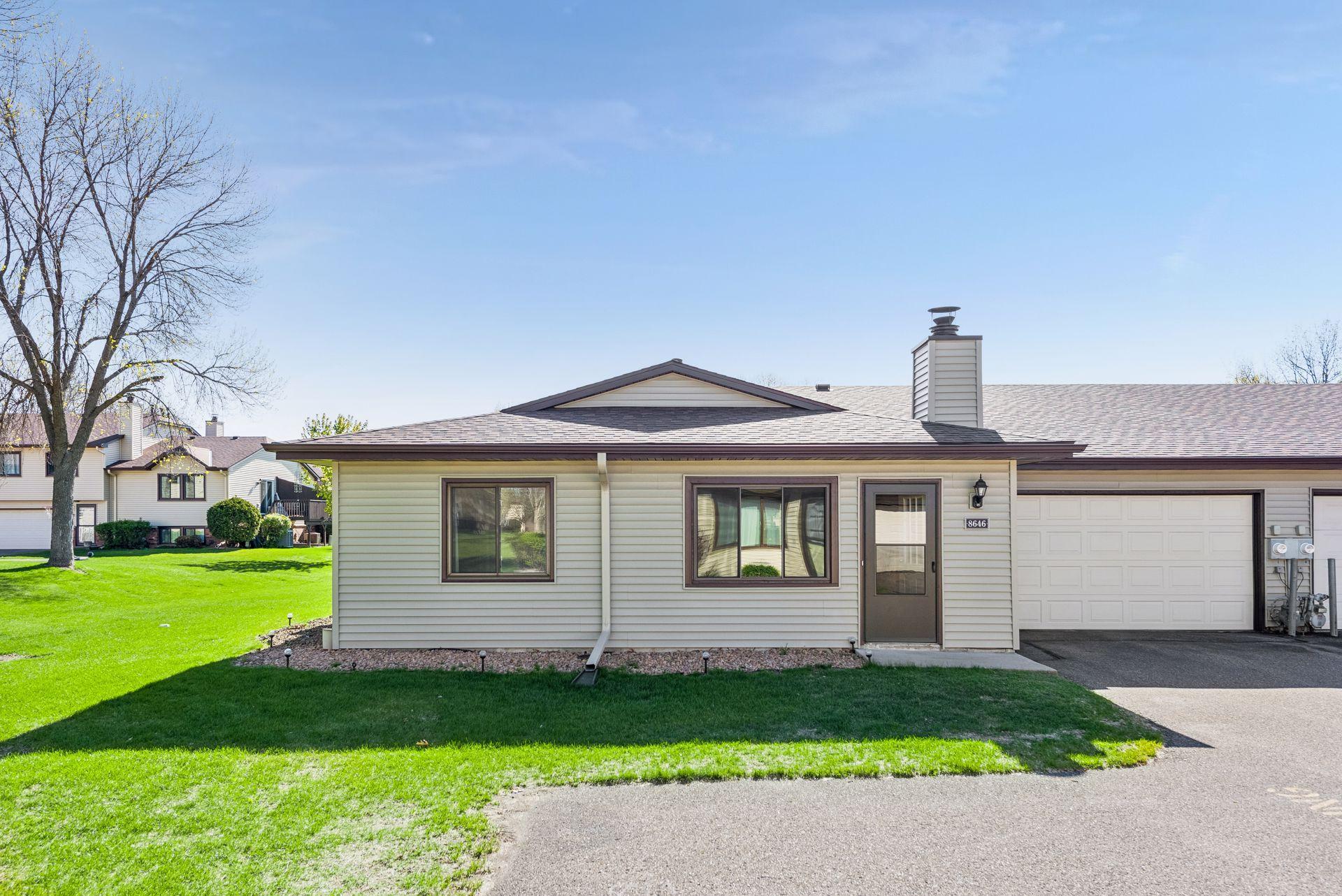 8646 S Maplebrook Circle Brooklyn Park MN 55445