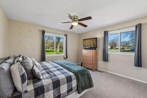 8646 S Maplebrook Circle Brooklyn Park MN 55445