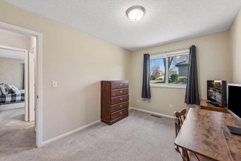 8646 S Maplebrook Circle Brooklyn Park MN 55445