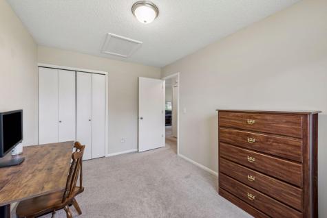 8646 S Maplebrook Circle Brooklyn Park MN 55445