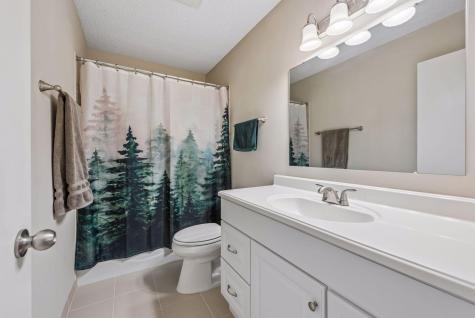 8646 S Maplebrook Circle Brooklyn Park MN 55445