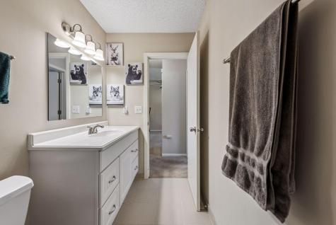 8646 S Maplebrook Circle Brooklyn Park MN 55445