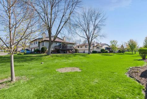8646 S Maplebrook Circle Brooklyn Park MN 55445