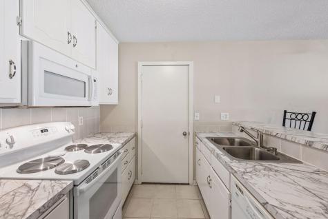 8646 S Maplebrook Circle Brooklyn Park MN 55445