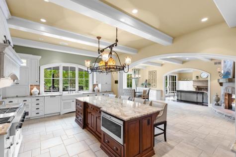 1560 Hunter Drive Wayzata MN 55391