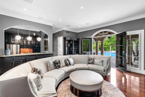1560 Hunter Drive Wayzata MN 55391