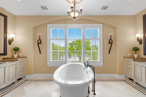 1560 Hunter Drive Wayzata MN 55391